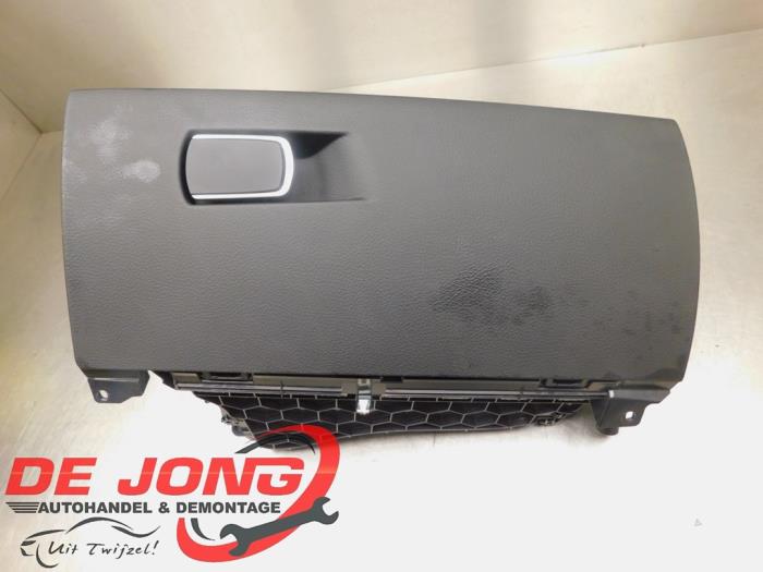 Begagnade Handskfack BMW 1 serie (F20) 118i 1.5 TwinPower 12V Pris € 34,90 Marginaltabell erbjuds av Autodemontagebedrijf de Jong