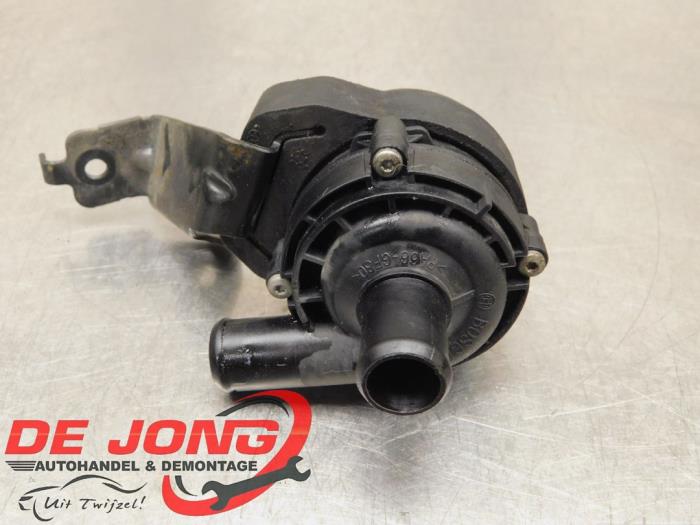 Begagnade Vattenpump Mercedes C (W205) C-180 1.6 CDI BlueTEC, C-180 d 16V Pris € 14,95 Marginaltabell erbjuds av Autodemontagebedrijf de Jong