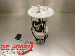 Usados Bomba eléctrica de combustible Ssang Yong Tivoli 1.6 e-XDi 16V 2WD Precio € 49,99 Norma de margen ofrecido por Autodemontagebedrijf de Jong