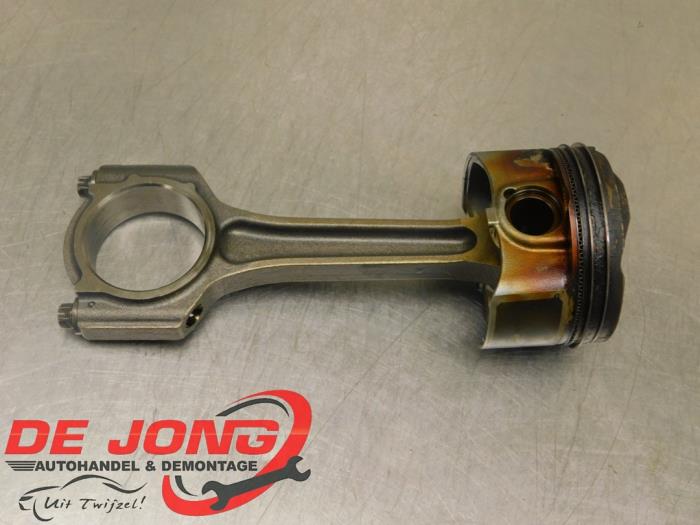 Piston from a Ford Focus 4 Wagon 1.0 Ti-VCT EcoBoost 12V 100 2020