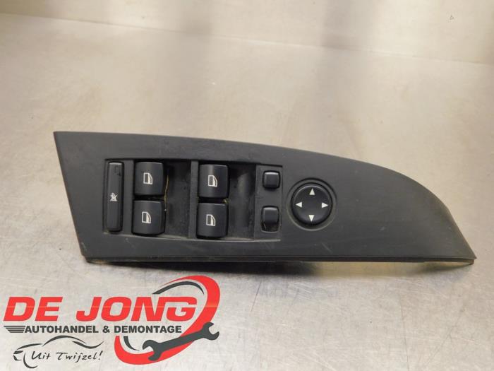 Usados Interruptor combinado de ventanillas BMW 5 serie Touring (E61) 523i 24V Precio € 24,99 Norma de margen ofrecido por Autodemontagebedrijf de Jong