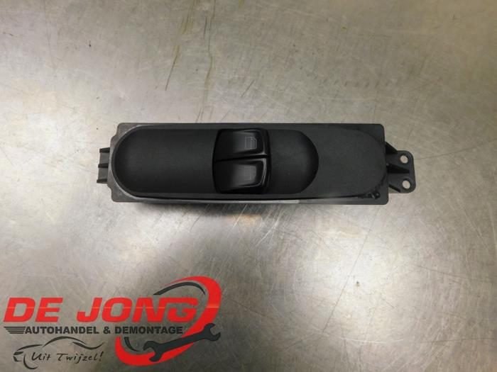 Usados Interruptor combinado de ventanillas Mercedes Vito (639.7) 2.2 110 CDI 16V Euro 5 Precio € 42,45 Norma de margen ofrecido por Autodemontagebedrijf de Jong