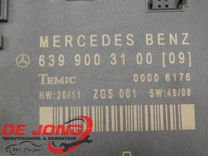 Módulo de cierre centralizado de un Mercedes-Benz Vito (639.7) 2.2 110 CDI 16V Euro 5 2013