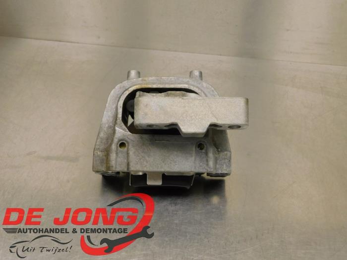 Used Engine mount Skoda Octavia Combi (5EAC) 1.6 TDI Greenline 16V Price € 30,20 Margin scheme offered by Autodemontagebedrijf de Jong
