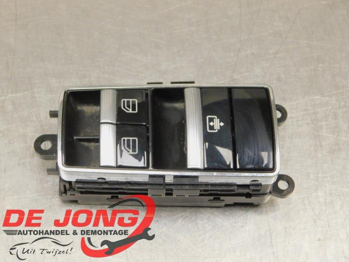 Usados Interruptor combinado de ventanillas Mercedes S (W221) 3.0 S-350 BlueTec 24V 4-Matic Precio € 35,00 Norma de margen ofrecido por Autodemontagebedrijf de Jong
