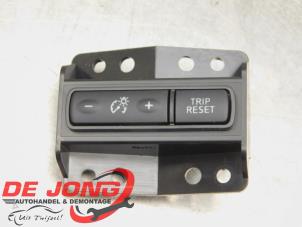 Used Cruise control switch Nissan Qashqai (J11) 1.2 12V DIG-T Price € 14,99 Margin scheme offered by Autodemontagebedrijf de Jong