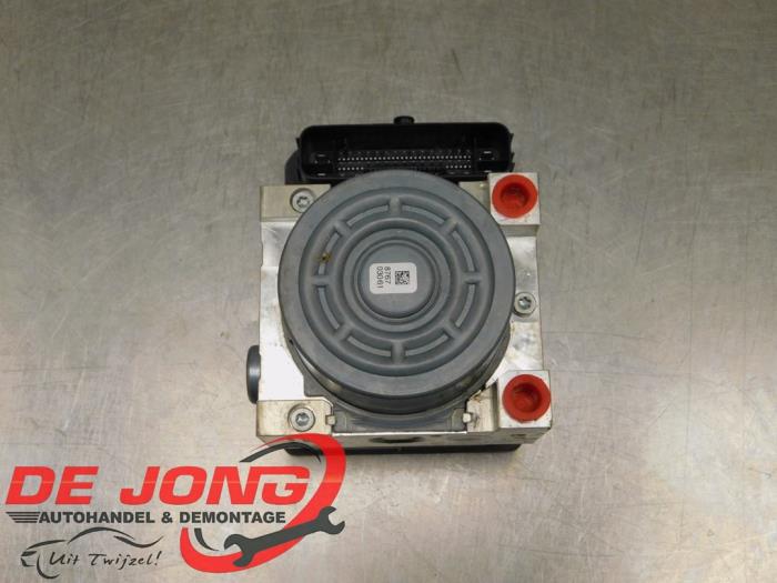 Begagnade ABS-pump Mercedes C (W205) C-180 1.6 CDI BlueTEC, C-180 d 16V Pris € 94,99 Marginaltabell erbjuds av Autodemontagebedrijf de Jong