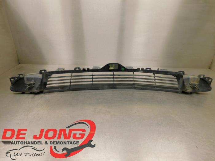 Używane Grill Tesla Model 3 Long Range AWD 75 kWh Cena € 74,99 Procedura marży oferowane przez Autodemontagebedrijf de Jong