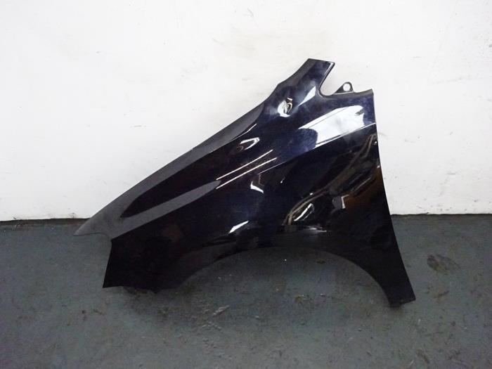 Front wing, left from a Volkswagen Polo V (6R) 1.4 TDI 12V 90 2015