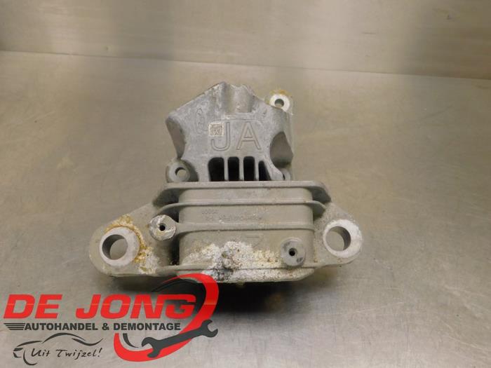 Usagé Support moteur Ford Focus 4 1.0 EcoBoost 12V Hybrid 125 Prix € 49,99 Règlement à la marge proposé par Autodemontagebedrijf de Jong