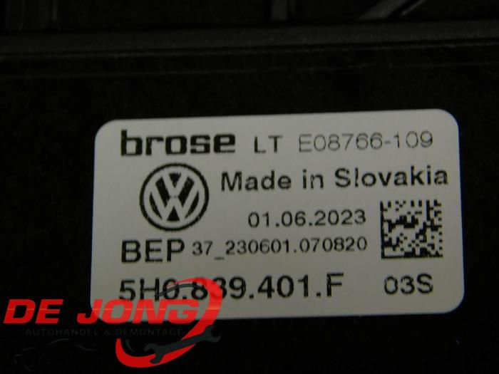Mécanique vitre 4portes arrière gauche d'un Volkswagen Golf VIII (CD1) 1.5 TSI BlueMotion 16V 2023