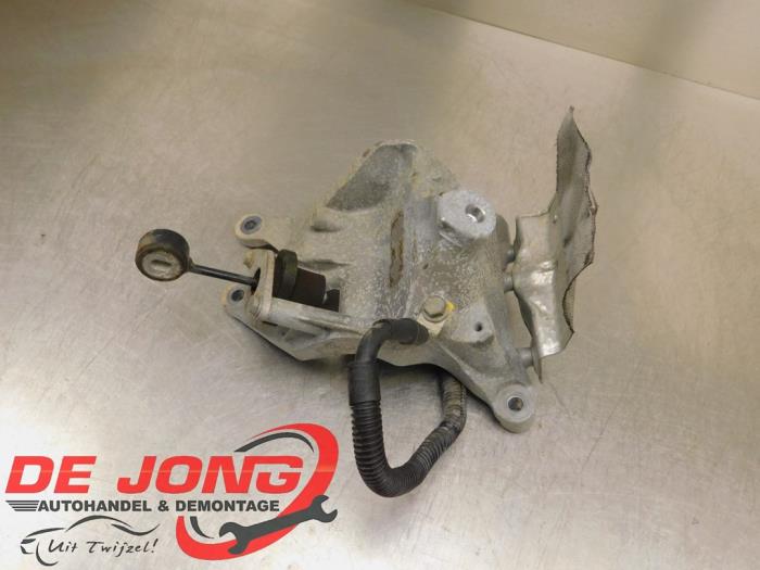 Used Engine mount Audi Q7 (4MB/4MG) 3.0 TDI V6 24V Price € 19,99 Margin scheme offered by Autodemontagebedrijf de Jong