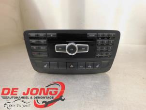 Używane Radioodtwarzacz CD Mercedes B (W246,242) 1.6 B-180 BlueEFFICIENCY Turbo 16V Cena € 123,45 Procedura marży oferowane przez Autodemontagebedrijf de Jong