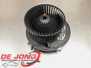 Usados Motor de ventilador de calefactor Volkswagen Passat Variant (3G5) 2.0 TDI 16V 150 Precio € 19,95 Norma de margen ofrecido por Autodemontagebedrijf de Jong