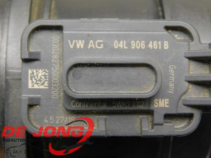 Air mass meter from a Volkswagen Polo VI (AW1) 1.6 TDI 16V 95 2019