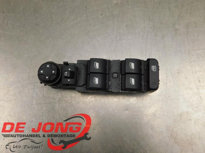 Usados Interruptor combinado de ventanillas Opel Crossland (X) 1.2 Turbo 12V Euro 6 Precio € 34,95 Norma de margen ofrecido por Autodemontagebedrijf de Jong