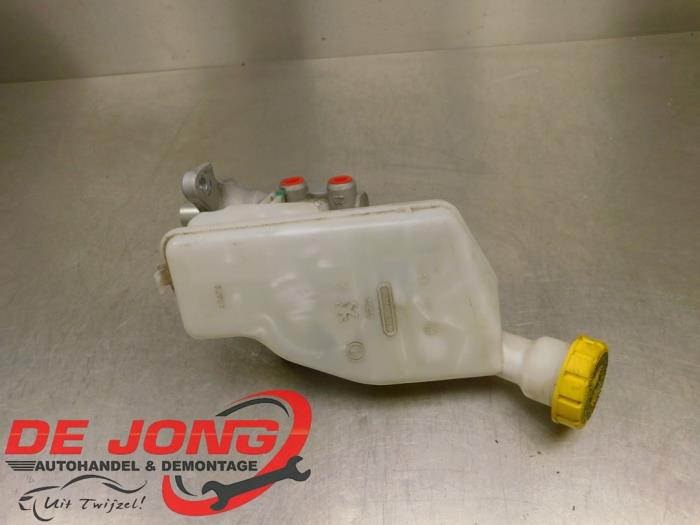 Gebrauchte Hauptbremszylinder Opel Crossland (X) 1.2 Turbo 12V Euro 6 Preis € 11,85 Margenregelung angeboten von Autodemontagebedrijf de Jong
