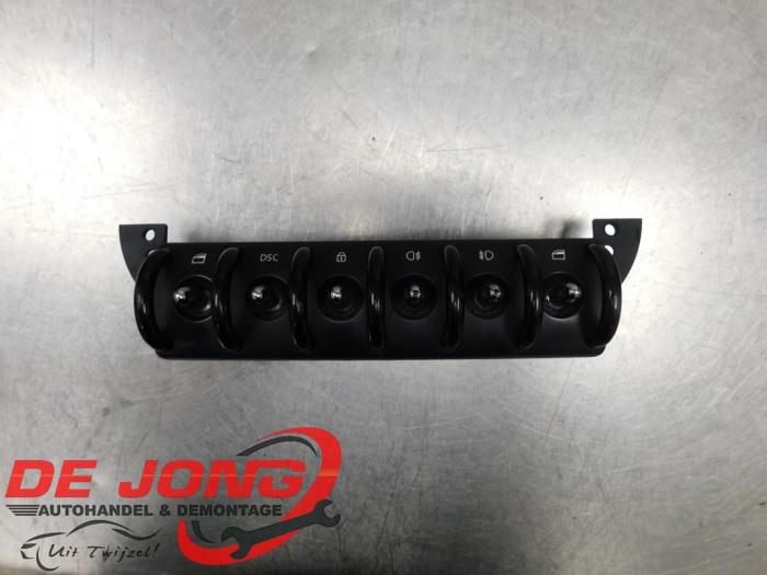 Usados Interruptor combinado de ventanillas Mini Mini Cooper S (R53) 1.6 16V Precio € 29,99 Norma de margen ofrecido por Autodemontagebedrijf de Jong