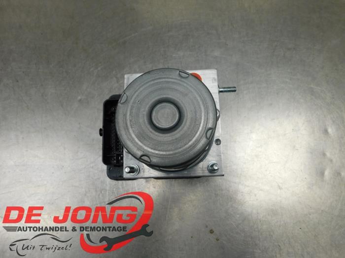 Begagnade ABS-pump Renault Clio V (RJAB) 1.0 TCe 90 12V Pris € 99,99 Marginaltabell erbjuds av Autodemontagebedrijf de Jong