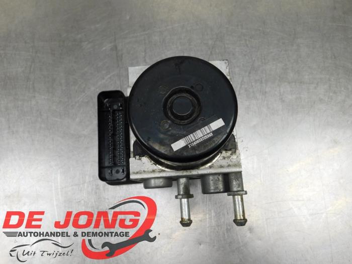 Usagé Bloc ABS Nissan Navara (D40) 3.0 dCi V6 24V DPF 4x4 Prix € 350,00 Règlement à la marge proposé par Autodemontagebedrijf de Jong