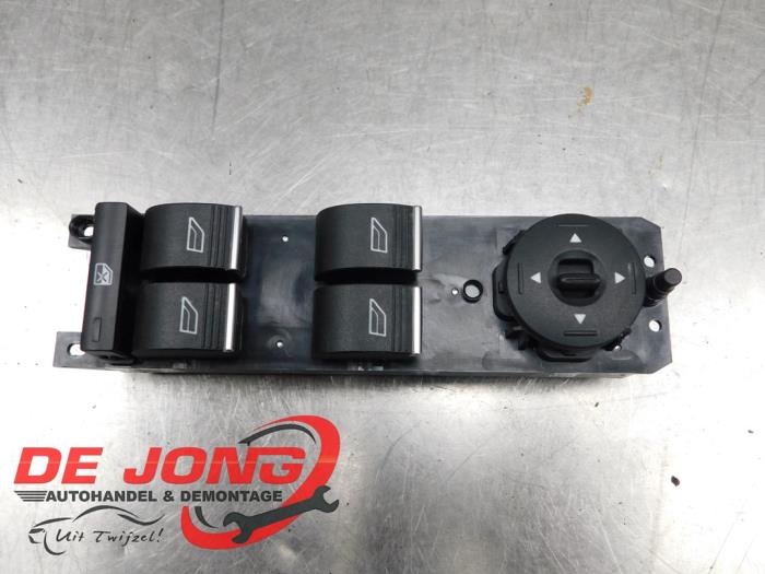Usados Interruptor combinado de ventanillas Ford C-Max (DXA) 1.0 Ti-VCT EcoBoost 12V 125 Precio € 19,95 Norma de margen ofrecido por Autodemontagebedrijf de Jong