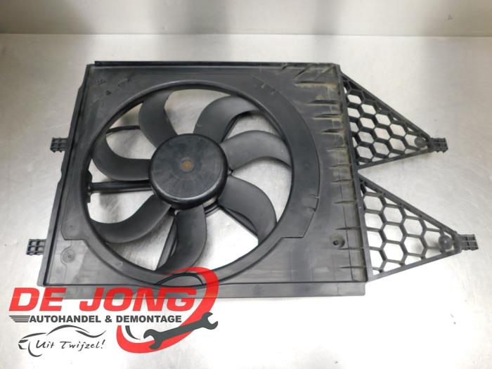 Używane Wentylator Skoda Fabia III Combi (NJ5) 1.2 TSI 16V Greentech Cena € 13,90 Procedura marży oferowane przez Autodemontagebedrijf de Jong