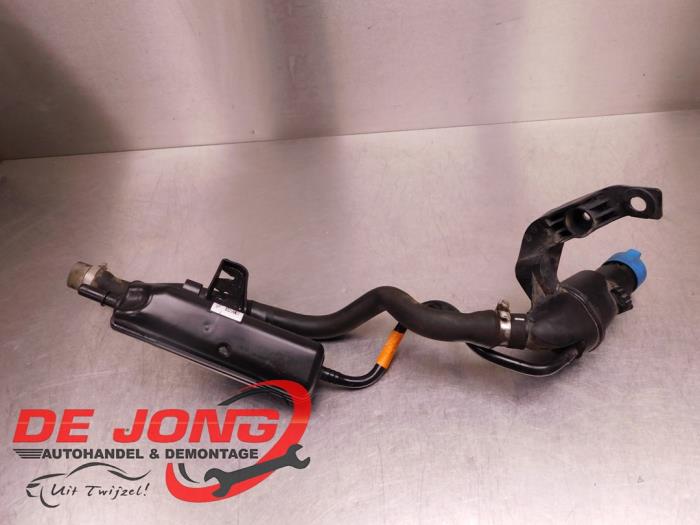 Gebrauchte Füllrohr adbluetank BMW X1 (F48) sDrive 16d 1.5 12V TwinPower Preis € 60,45 Margenregelung angeboten von Autodemontagebedrijf de Jong
