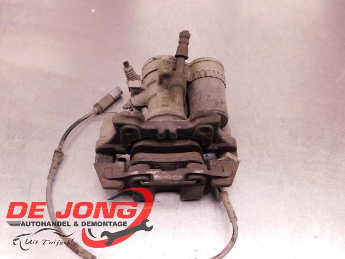 Gebrauchte Bremszange links hinten BMW X1 (F48) sDrive 16d 1.5 12V TwinPower Preis € 59,90 Margenregelung angeboten von Autodemontagebedrijf de Jong