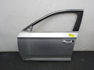 Usados Puerta de 4 puertas izquierda delante Skoda Superb Combi (3V5) 1.6 TDI Precio € 599,00 Norma de margen ofrecido por Autodemontagebedrijf de Jong