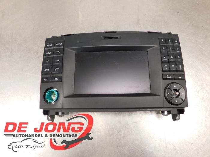 Begagnade Radio Mercedes Vito (447.6) 1.7 110 CDI 16V Pris € 151,24 Inklusive moms erbjuds av Autodemontagebedrijf de Jong