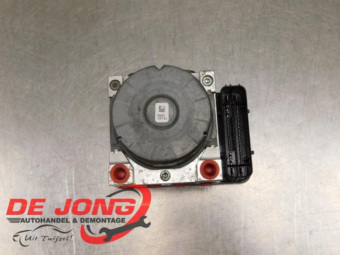 Usagé Bloc ABS Ford Focus 3 1.5 TDCi Prix € 274,99 Règlement à la marge proposé par Autodemontagebedrijf de Jong