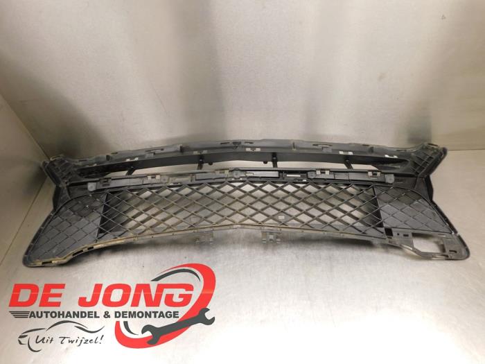 Begagnade Grill Mercedes GLK (204.7/9) 3.5 350 V6 24V 4-Matic Pris € 35,00 Marginaltabell erbjuds av Autodemontagebedrijf de Jong