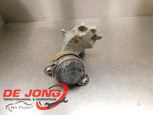 Engine mount from a Mercedes-Benz GLK (204.7/9) 3.5 350 V6 24V 4-Matic 2014