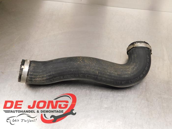 Gebrauchte Intercooler Schlauch Volkswagen Touareg (7PA/PH) 3.0 TDI V6 24V BlueMotion Technology DPF Preis € 23,99 Margenregelung angeboten von Autodemontagebedrijf de Jong