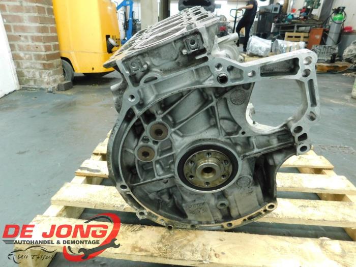 Engine crankcase from a Citroën C4 Grand Picasso (3A) 1.6 HDiF 16V 115 2014