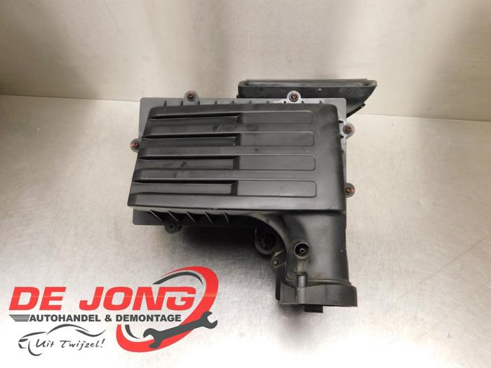 Begagnade Luftfilterhus Audi A3 Sportback (8VA/8VF) 1.6 TDI 16V Pris € 34,90 Marginaltabell erbjuds av Autodemontagebedrijf de Jong