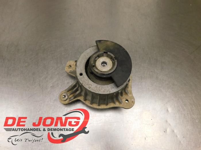 Used Engine mount Mercedes C Estate (S205) C-180 BlueTEC, C-180 d 1.6 16V Price € 30,20 Margin scheme offered by Autodemontagebedrijf de Jong