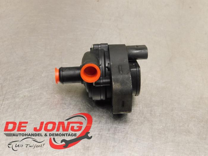 Begagnade Vattenpump Mercedes C Estate (S205) C-180 BlueTEC, C-180 d 1.6 16V Pris € 14,90 Marginaltabell erbjuds av Autodemontagebedrijf de Jong