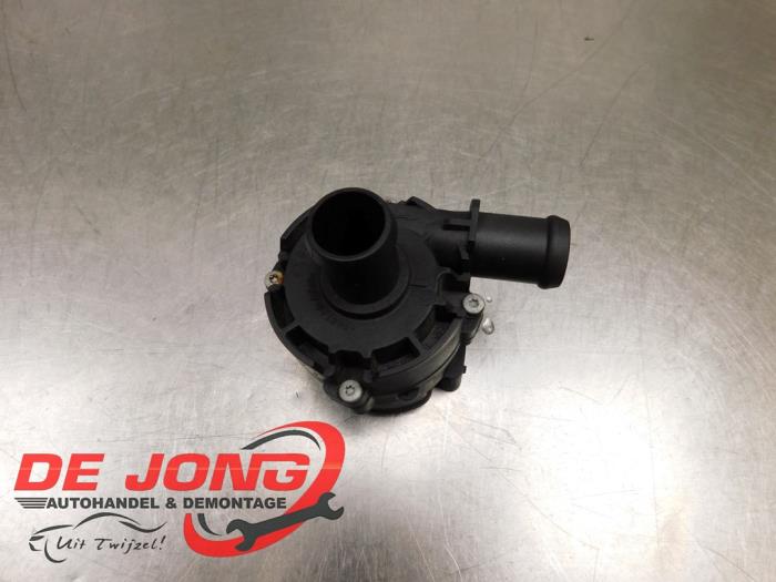 Begagnade Vattenpump Audi A3 Sportback (8VA/8VF) 1.2 TFSI 16V Pris € 24,90 Marginaltabell erbjuds av Autodemontagebedrijf de Jong