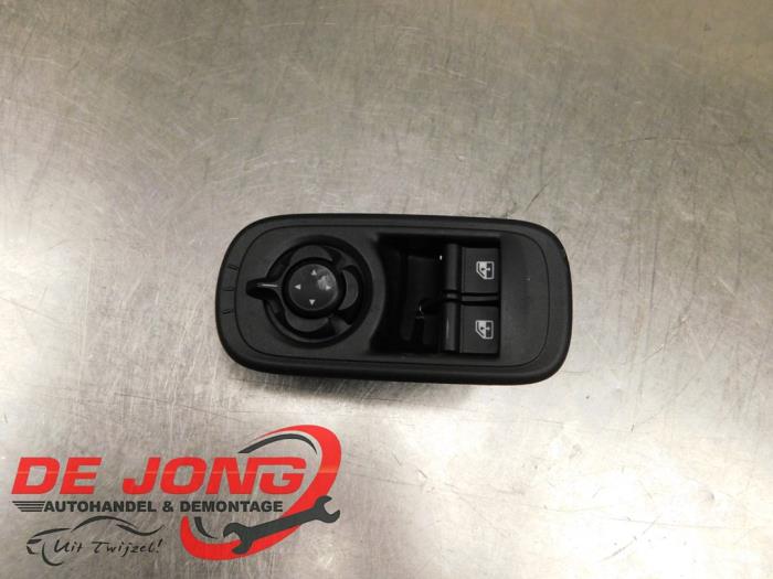 Usados Interruptor combinado de ventanillas Fiat 500e (332) 42 kWh 3+1 Precio € 34,99 Norma de margen ofrecido por Autodemontagebedrijf de Jong