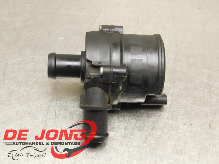 Begagnade Vattenpump Skoda Superb Combi (3V5) 1.6 TDI Pris € 9,95 Marginaltabell erbjuds av Autodemontagebedrijf de Jong