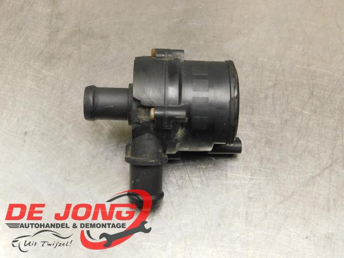 Begagnade Vattenpump Volkswagen Touran (5T1) 1.6 TDI SCR BlueMotion Technology Pris € 9,95 Marginaltabell erbjuds av Autodemontagebedrijf de Jong