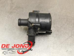 Usados Bomba de agua Volkswagen Touran (5T1) 1.6 TDI SCR BlueMotion Technology Precio € 9,95 Norma de margen ofrecido por Autodemontagebedrijf de Jong
