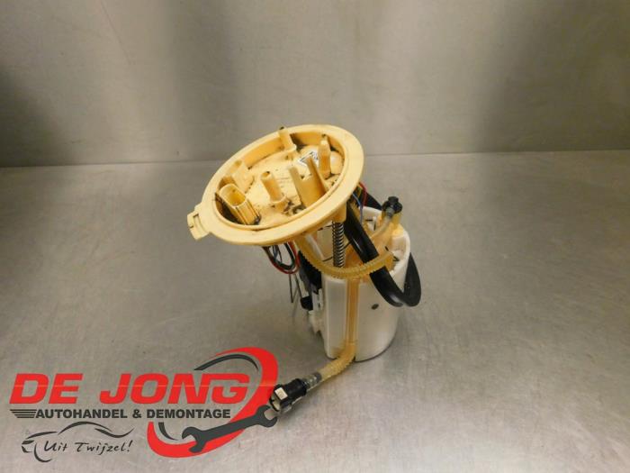 Usagé Pompe à carburant Skoda Superb Combi (3V5) 1.6 TDI Prix € 34,95 Règlement à la marge proposé par Autodemontagebedrijf de Jong