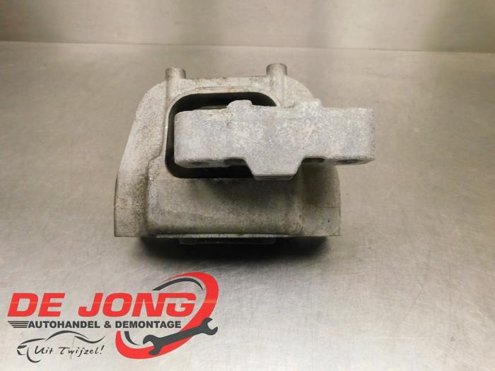 Used Engine mount Skoda Superb Combi (3V5) 1.6 TDI Price € 13,99 Margin scheme offered by Autodemontagebedrijf de Jong