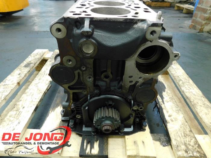 Used Engine crankcase Volkswagen Passat Variant (3G5) 2.0 TDI 16V 150 Price € 650,00 Margin scheme offered by Autodemontagebedrijf de Jong