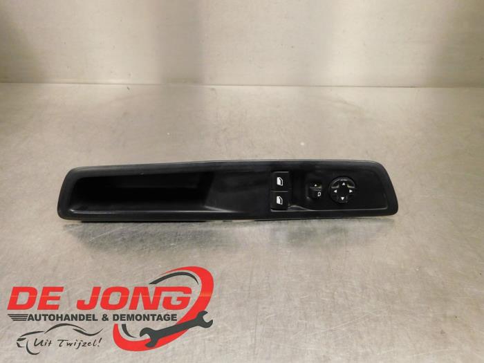 Usados Interruptor combinado de ventanillas Peugeot Expert (V1/VA/VB/VE/VF/VT/VY) 2.0 Blue HDi 120 16V Precio € 30,13 IVA incluido ofrecido por Autodemontagebedrijf de Jong