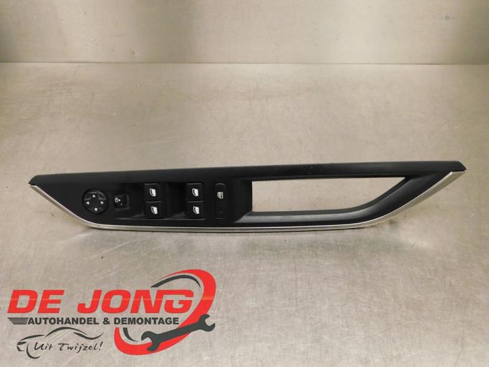 Usados Interruptor combinado de ventanillas Peugeot 5008 II (M4/MC/MJ/MR) 1.5 BlueHDi 130 Precio € 59,90 Norma de margen ofrecido por Autodemontagebedrijf de Jong