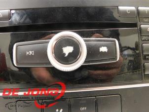 Radio z Mercedes-Benz E (W212) E-200 CDI 16V BlueEfficiency,BlueTEC 2011
