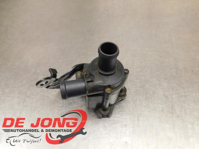 Begagnade Vattenpump Volkswagen Caddy IV 2.0 TDI 150 Pris € 19,95 Marginaltabell erbjuds av Autodemontagebedrijf de Jong